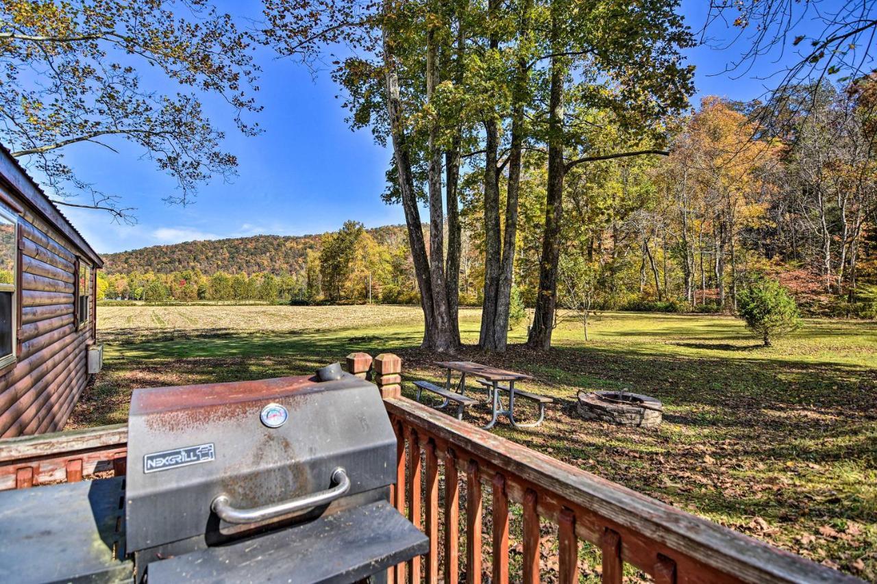 Rural Cabin Hideaway With Fire Pit And Mtn Views! Parsons Exterior foto